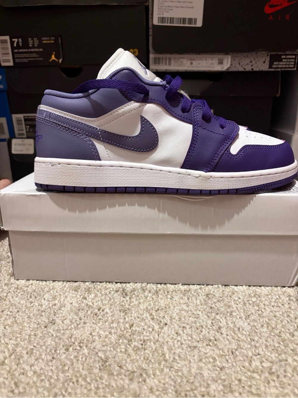 Jordan Kids Low-Top Sneakers in Purple and White